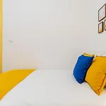 Bombarda 21 View @ Retro Apartamento *
